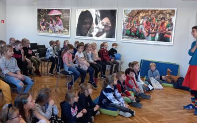 Klasy 1-3 w Bibliotece Miejskiej- spotkanie z autorką „Kociej szajki”