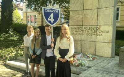 Delegacja naszej szkoły podczas obchodów 83 rocznicy wybuchu II Wojny Światowej i Dnia Weterana.