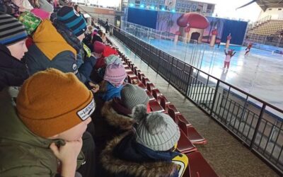 Wyjazd klas 1-3 na „Rewię na Lodzie”.