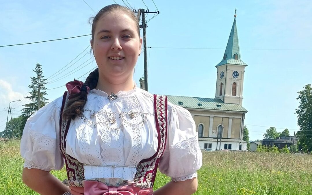 Wyróżnienie naszej uczennicy w XV Powiatowym Gwarowym Konkursie Recytatorskim „Tu sòm moji korzynie”.