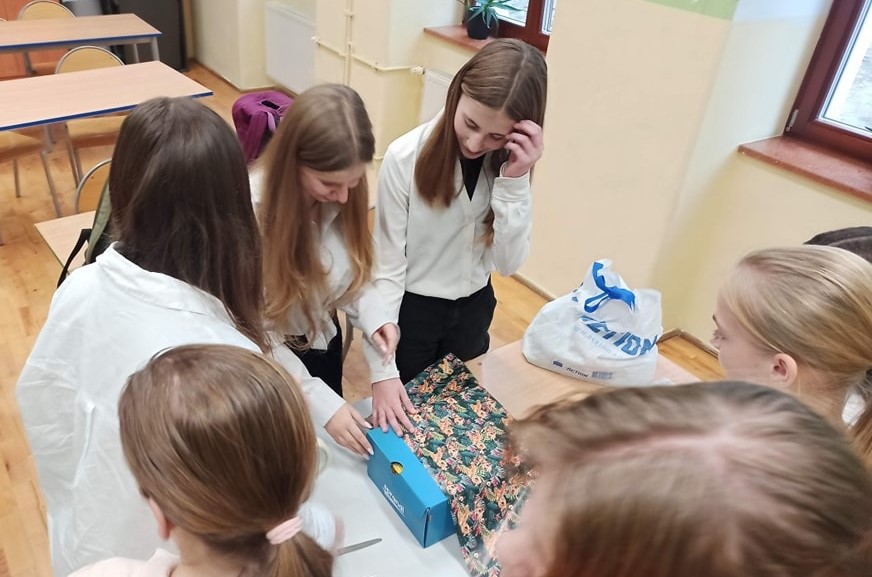 Prezent pod choinkę.