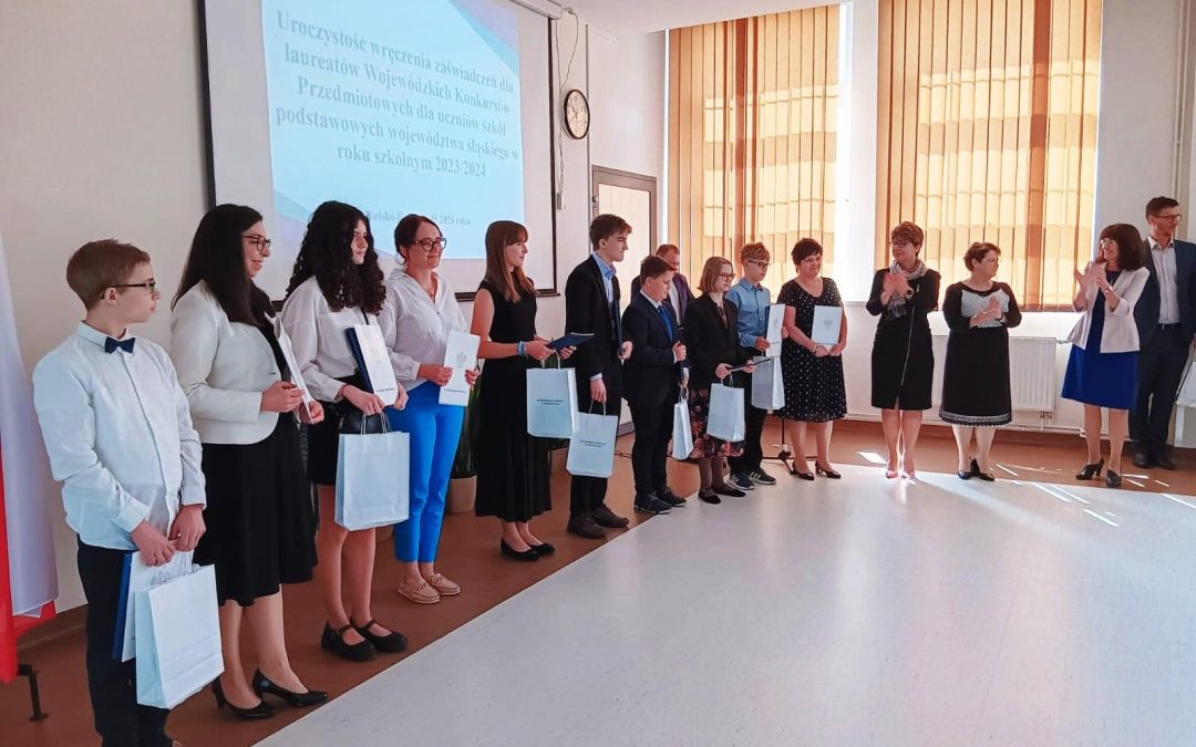 Nasza laureatka na uroczystości wręczenia zaświadczeń konkursów przedmiotowych.
