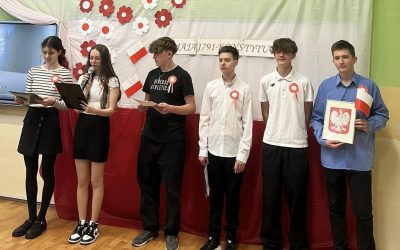 Szkolna Akademia z okazji Święta Narodowego Trzeciego Maja.